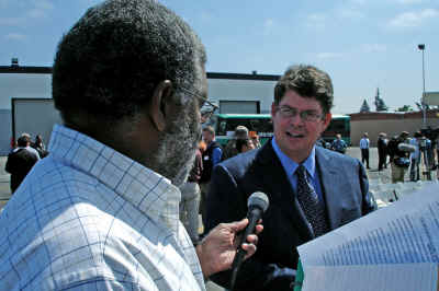 interview.jpg (103225 bytes)