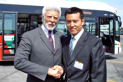 mayor_dellums_july07.jpg (109691 bytes)