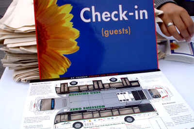 popupbus.jpg (108036 bytes)