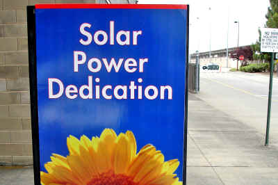 poster-entrance.jpg (102963 bytes)