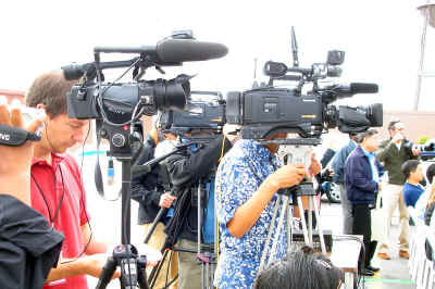 press.jpg (127367 bytes)